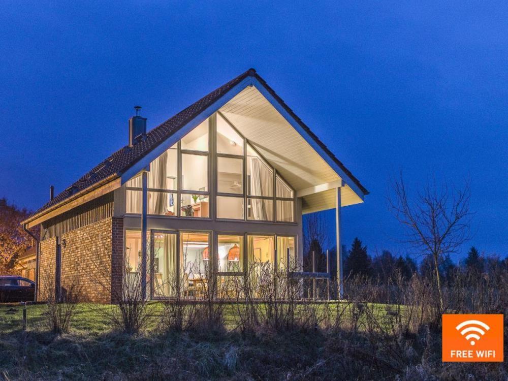 W7 - Sehr Schoenes Ferienhaus Mit Toller Lage Und Super Aussicht In Roebel An Der Mueritz Villa Buitenkant foto